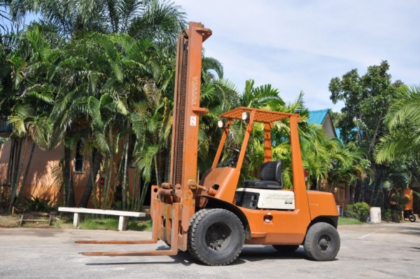 ขาย FORK LIFT TOYOTA 3ตัน งาสไลด์ เสาสูง6เมตร เครื่องดีเซล สภาพสวยเดิมจากญี่ปุ่น ยังไม่เคยใช้ในไทย ขาย 235,000บาท!!