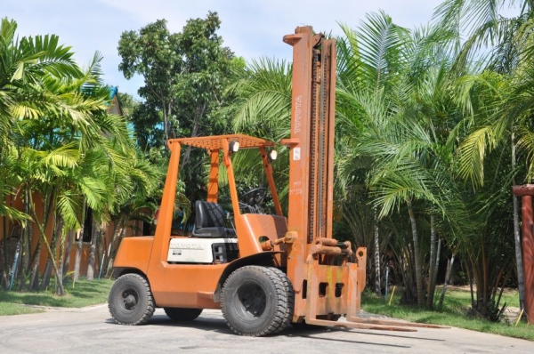 ขาย FORK LIFT TOYOTA 3ตัน งาสไลด์ เสาสูง6เมตร เครื่องดีเซล สภาพสวยเดิมจากญี่ปุ่น ยังไม่เคยใช้ในไทย ขาย 235,000บาท!!