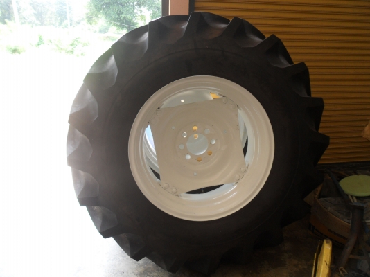 ขายแล้ว ยางหลังรถไถ ไฟร์สโตน 18.4-30 พร้อมกระทะล้อ 15-30 ใหม่ทั้งชุด