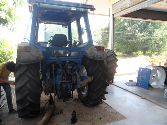 ขายแล้ว ยางหลังรถไถ ไฟร์สโตน 18.4-30 พร้อมกระทะล้อ 15-30 ใหม่ทั้งชุด