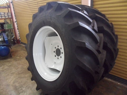 ขายแล้ว ยางหลังรถไถ ไฟร์สโตน 18.4-30 พร้อมกระทะล้อ 15-30 ใหม่ทั้งชุด