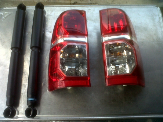 ขาย ไฟท้าย วีโก้แชมป์ + โช๊คหลังของแท้ 3,000