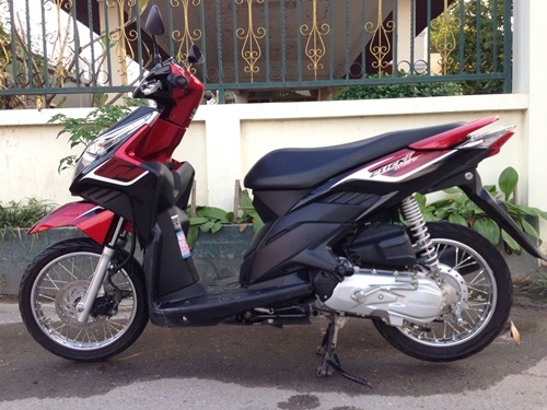 ขาย Honda click สีดำเเดงปี2554