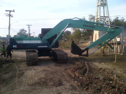 komatsu pc 200 รุ่น 3 สภาพพร้อมใช้งาน  มีเเอร์พร้อม