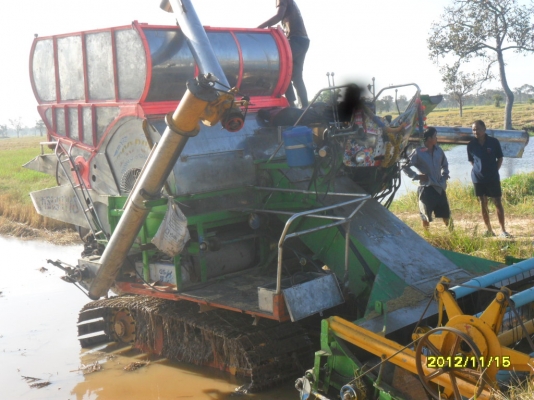 ขายรถเกี่ยวข้าวยุทธนาอุ้ม