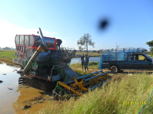 ขายรถเกี่ยวข้าวยุทธนาอุ้ม