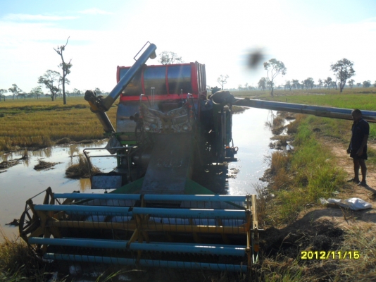 ขายรถเกี่ยวข้าวยุทธนาอุ้ม