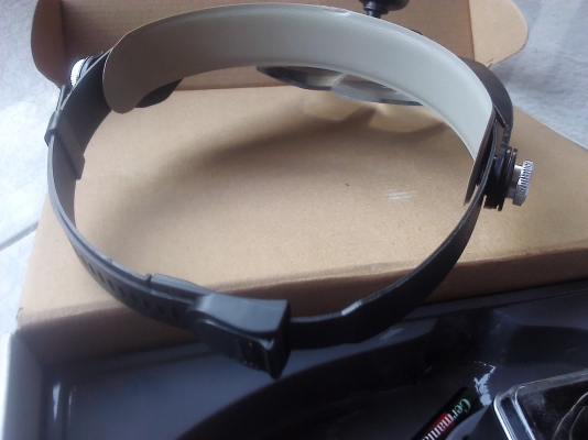 แว่นขยายแบบสวมหัวใช้ส่องกับงานละเอียดได้ดี มีเลนส์ขยายให้ 4 แบบ ใช้ง่ายเห็นชัด ( มี 10 กล่อง )