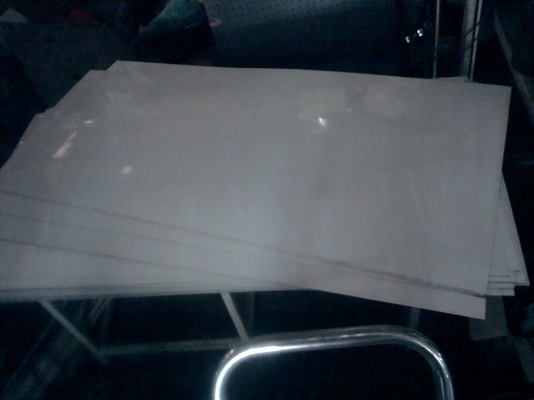 แผ่นโฟเมก้าหรือแผ่นลามิเนทสีขาวขนาด 60*120 ซม.ยังไม่ได้ใช้งาน นำไปติดโต็ะได้เลยหรืองานอื่นๆ