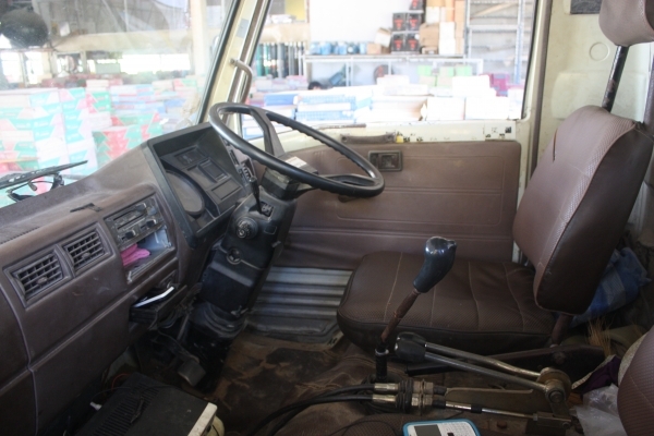 ขาย6ล้อkm777ดั้ม5คิว เครื่องwo4d 117แรง ทะเบียนปี56 ชุดโอนพร้อม รถสวยครับ