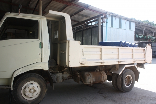 ขาย6ล้อkm777ดั้ม5คิว เครื่องwo4d 117แรง ทะเบียนปี56 ชุดโอนพร้อม รถสวยครับ