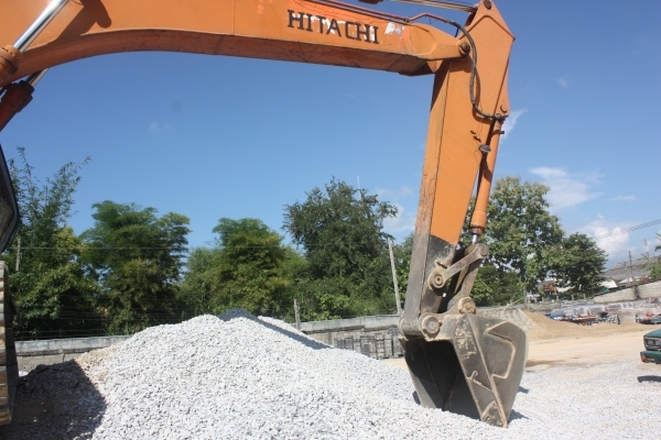 ขายด่วนแบคโฮ HITACHI 200-2