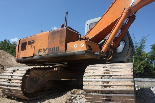 ขายด่วนแบคโฮ HITACHI 200-2