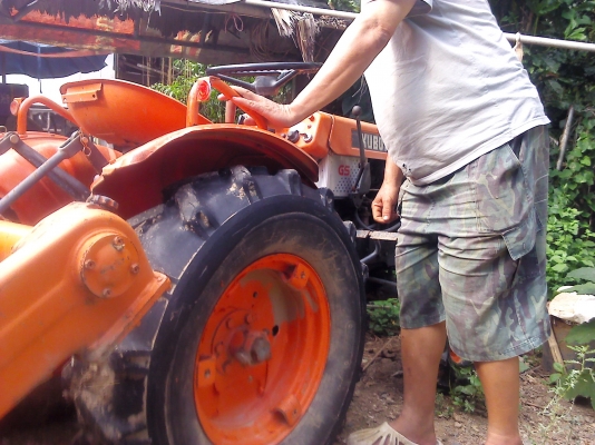 ลดราคา รถไถคูโบต้า B7000  16 แรงม้า ขับ 4 ล้อ มีโรตารี่  สภาพพร้อมใช้เลยเจ้าของเก่าใช้น้อยมาก มี VDOให้ดู