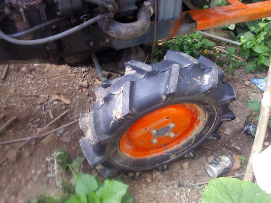 ลดราคา รถไถคูโบต้า B7000  16 แรงม้า ขับ 4 ล้อ มีโรตารี่  สภาพพร้อมใช้เลยเจ้าของเก่าใช้น้อยมาก มี VDOให้ดู