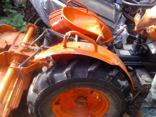 ลดราคา รถไถคูโบต้า B7000  16 แรงม้า ขับ 4 ล้อ มีโรตารี่  สภาพพร้อมใช้เลยเจ้าของเก่าใช้น้อยมาก มี VDOให้ดู