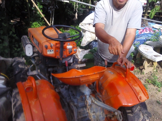 ลดราคา รถไถคูโบต้า B7000  16 แรงม้า ขับ 4 ล้อ มีโรตารี่  สภาพพร้อมใช้เลยเจ้าของเก่าใช้น้อยมาก มี VDOให้ดู