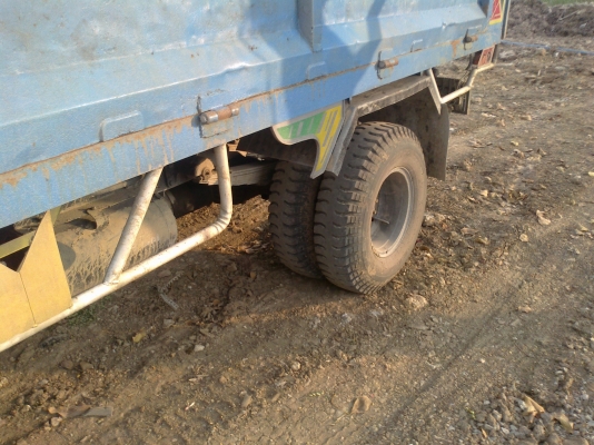 หกล้อดั้ม 85