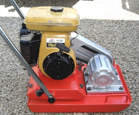 เครื่องตบ อัดดิน เบนซิน Robin Ey20