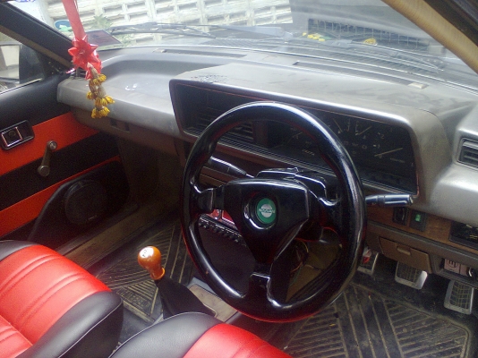 ขาย มาสด้า 323 ex 5 ประตู สีดำ ทำเบาะใหม่ ช่วงล่างทำใหม่ แถม มาสด้า 4 ประตู อีก 1 คัน เครื่องหัวฉีัด ไม่มีเกี่ยร์ ทะเบียนพร้อมโอน