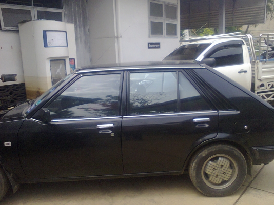 ขาย มาสด้า 323 ex 5 ประตู สีดำ ทำเบาะใหม่ ช่วงล่างทำใหม่ แถม มาสด้า 4 ประตู อีก 1 คัน เครื่องหัวฉีัด ไม่มีเกี่ยร์ ทะเบียนพร้อมโอน