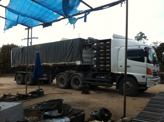 หัวลากฮีโน่หัวและหาง  NGV 12 ถัง  ราคา 2.500.000 สนใจติดต่อ 080-0298811