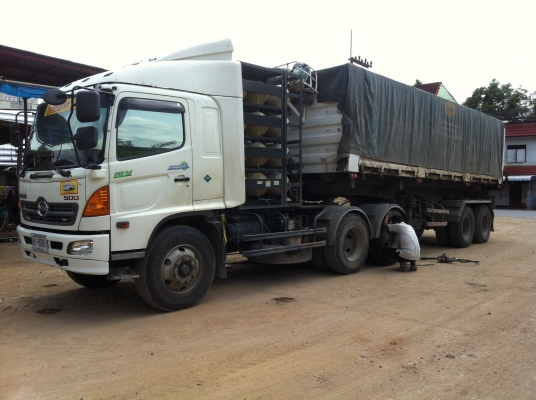 หัวลากฮีโน่หัวและหาง  NGV 12 ถัง  ราคา 2.500.000 สนใจติดต่อ 080-0298811