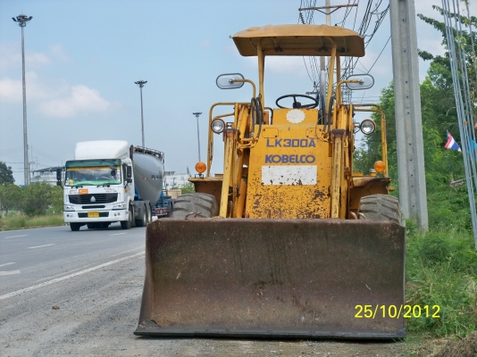 ขายด่วนรถตักkobelco lk300aสภาพสมบูรณ์ใช้งานดีมากครับ