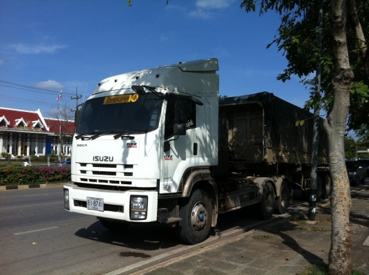 หัวลากอีซูซุ หัวและหาง ราคา 2.800.000 สนใจติดต่อ 080-0298811