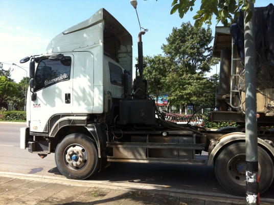 หัวลากอีซูซุ หัวและหาง ราคา 2.800.000 สนใจติดต่อ 080-0298811