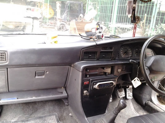 ขายรถเก๋งโตโยต้าโคโลน่าหน้ายัก