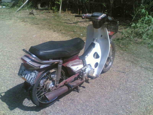 ขาย ดรีมคุรุสภา (แดง) เล่มทะเบียน อะไหร่เดิมๆเครื่องแน่นๆ รถปี 36 ขาย 7900 บาท