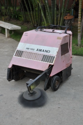 ขาย เครื่องกวาด ขัด ทำความสะอาด พื้น ใช้งานง่าย คล่องตัว นำเข้าญี่ปุ่น ขาย25,000บาท!!!