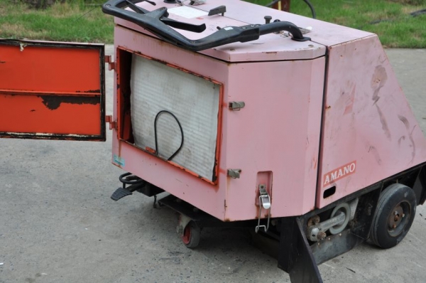 ขาย เครื่องกวาด ขัด ทำความสะอาด พื้น ใช้งานง่าย คล่องตัว นำเข้าญี่ปุ่น ขาย25,000บาท!!!