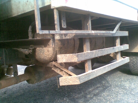 ขาย  10  ล้อ  ISUZU   ท้ายลาดสองเพลา  เครื่อง  240  เกียร์คูลเลอร์