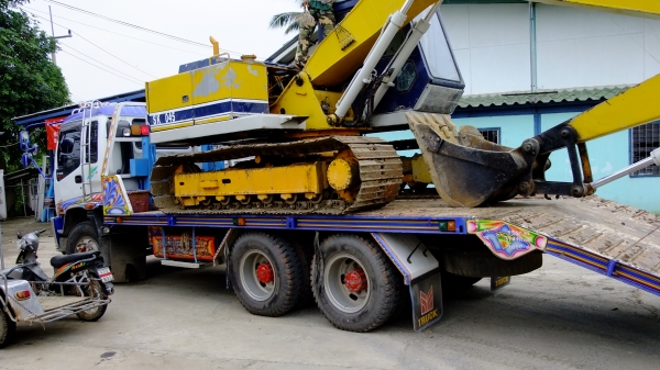 ขาย KOBELCO SK 120 make / รถสวยไม่แพ้ เก่านอกไม่ได้สวยแค่สี ภายในผมดีด้วย ทำงานไม่แพ่ 120 รุ่น 5 แน่นอน