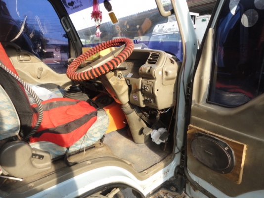 4 ล้อใหญ่ตู้เย็น ISUZU NKR 88 แรง เครื่องดีชัดซีสวย ห้างแท้ พร้อมใช้