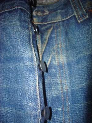 # 8078 # ยีนส์ Levi's 501 ผ้าทราย ของแท้ มือสอง เอว 39 ยาว 31 ก้านดำ แป๊กเงิน รุ่นเก่า ตะเข็บสวยๆ