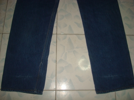 # 8078 # ยีนส์ Levi's 501 ผ้าทราย ของแท้ มือสอง เอว 39 ยาว 31 ก้านดำ แป๊กเงิน รุ่นเก่า ตะเข็บสวยๆ