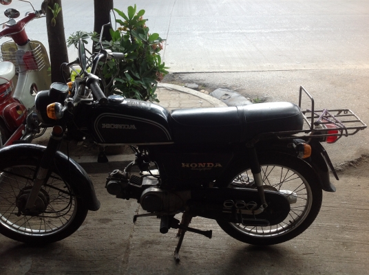 ขาย CD 70 super มีทะเบียนภาษีเต็มพร้อมโอน สภาพรถ 80\% ขาย CD 70 super มีทะเบียนภาษีเต็มพร้อมโอน สภาพรถ 80\%