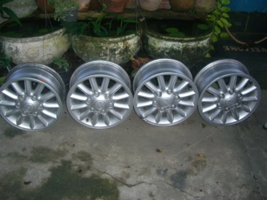 ขอบ 15   ใส่รถกระบะ / รถตู้  NISSAN--MITSUBICHI--ISUZU  สภาพ 90\%