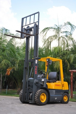 ขาย FORKLIFT TCM25 รุ่นใหม่ เครื่องดีเซล2ตันครึ่ง สีสวยเดิม จากญี่ปุ่น ขาย249,000บาท!!!