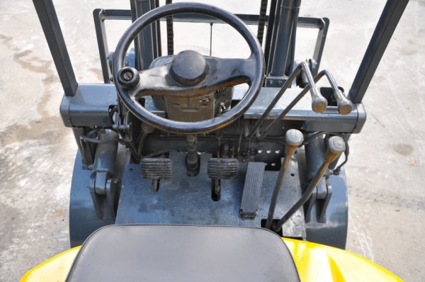 ขาย FORKLIFT TCM25 รุ่นใหม่ เครื่องดีเซล2ตันครึ่ง สีสวยเดิม จากญี่ปุ่น ขาย249,000บาท!!!