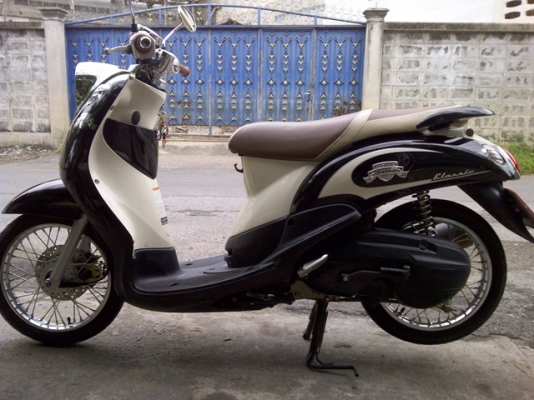 ขาย Fino Classic ปี 54 2011 ขาว-ดำ ไมล์แยก วิ่ง8000โล 25900 บาท