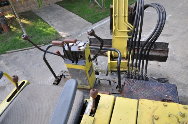 ขาย แบคโฮMITSUBISHI PC30สภาพเดิมๆจากญี่ปุ่น แห้งๆ พร้อมใช้ ขาย189,000บาท!!!