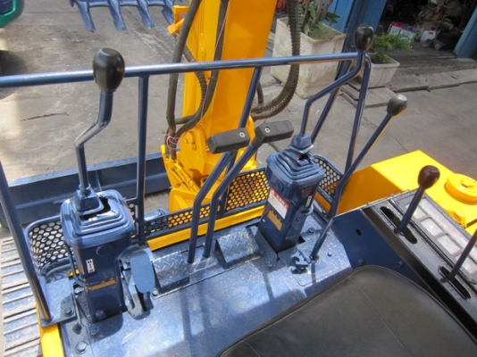 ขาย รถขุดเล็ก KOMATSU รุ่น PC40-6- แทร็กเหล็ก มือสองญี่ปุ่น ขาย รถขุดเล็ก KOMATSU รุ่น PC40-6- แทร็กเหล็ก มือสองญี่ปุ่น