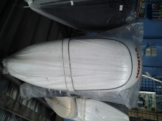 ขายเบาะแต่ง c70 เป็นเบาะใหม่คับ และเบาะเดิมซี70คับราคาเท่ากันคับ และเบาะแต่งชาลี เบาะเดิมชาลี