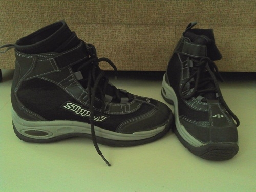 Slippery usa ขายรองเท้าสำหรับเล่นเรือ ตกปลา แบบรองเท้าบูธ มีถุงเท้า