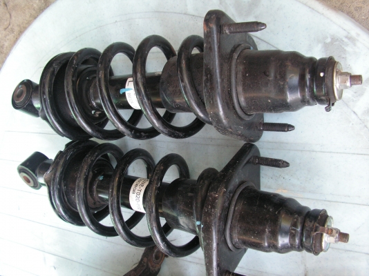 โช็คพร้อมสปริง4ต้นใส่CRVเจ็น2พี่กบอยู่ศรีราชารับไปดูเเลต่อเเล้วครับ