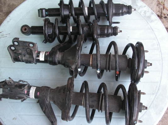 โช็คพร้อมสปริง4ต้นใส่CRVเจ็น2พี่กบอยู่ศรีราชารับไปดูเเลต่อเเล้วครับ